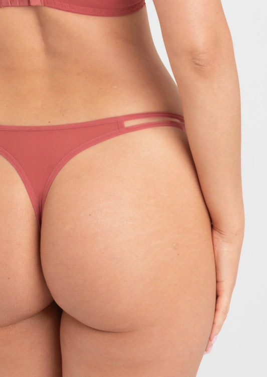 Lace Low-Rise String Panty Samanta Naomi - STREET STYLE