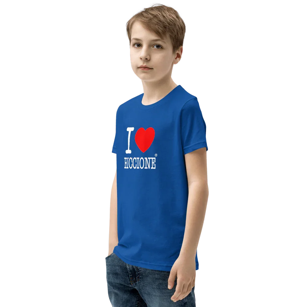 Ragazzo con t-shirt streetwear blu, cotone, stampa 'I love Riccione', stile urban.
