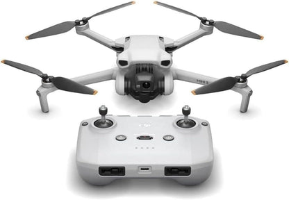 DJI Mini 3 (con DJI RC) – Mini drone con fotocamera leggero, con stabilizzatore a 3 assi, video in 4K HDR, autonomia 38 minuti, trasmissione video fino a 10 km, riprese verticali, return integrato