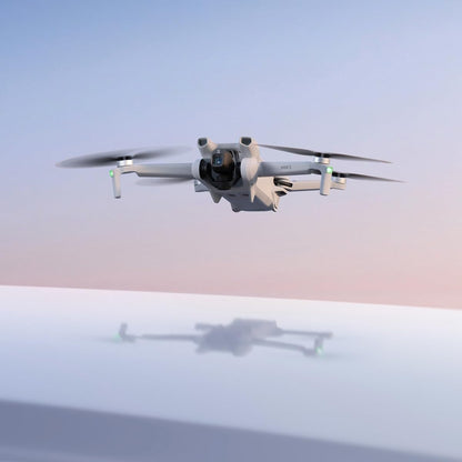 DJI Mini 3 (con DJI RC) – Mini drone con fotocamera leggero, con stabilizzatore a 3 assi, video in 4K HDR, autonomia 38 minuti, trasmissione video fino a 10 km, riprese verticali, return integrato