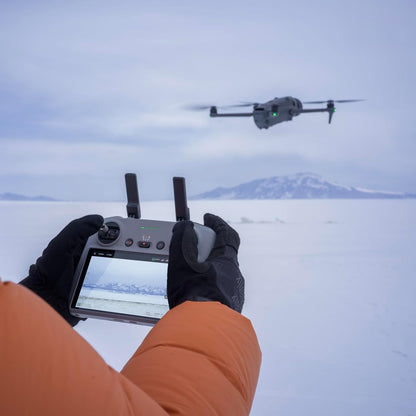 DJI Mavic 4 Pro Combo Creator 512 GB con DJI RC Pro 2, drone con tripla fotocamera dotato di fotocamera Hasselblad da 100 MP con CMOS 4/3, volo fino a 51 minuti, tre batterie, hub di ricarica e altro