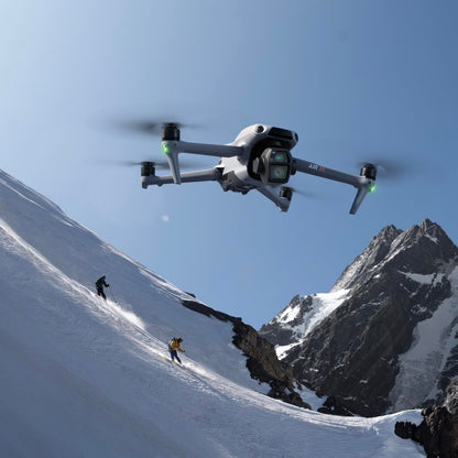 DJI Air 3S Combo Fly More (RC 2 con schermo), drone con fotocamera grandangolare CMOS 1" e teleobiettivo medio per adulti, 4K/60fps, rilevamento omnidirezionale e 3 batterie per volare più a lungo