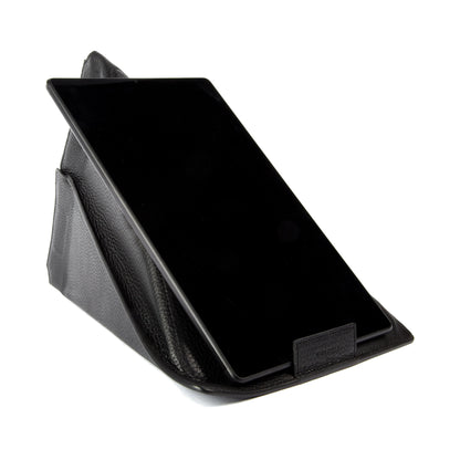 K0031AB | Custodia/Supporto per Tablet Modulare in Vera Pelle, pieno fiore, grana dollaro. Colore Nero. Chiusura con magneti. Dimensioni: cm 22 x 31. Confezione: Sacchetto Tnt - STREET STYLE