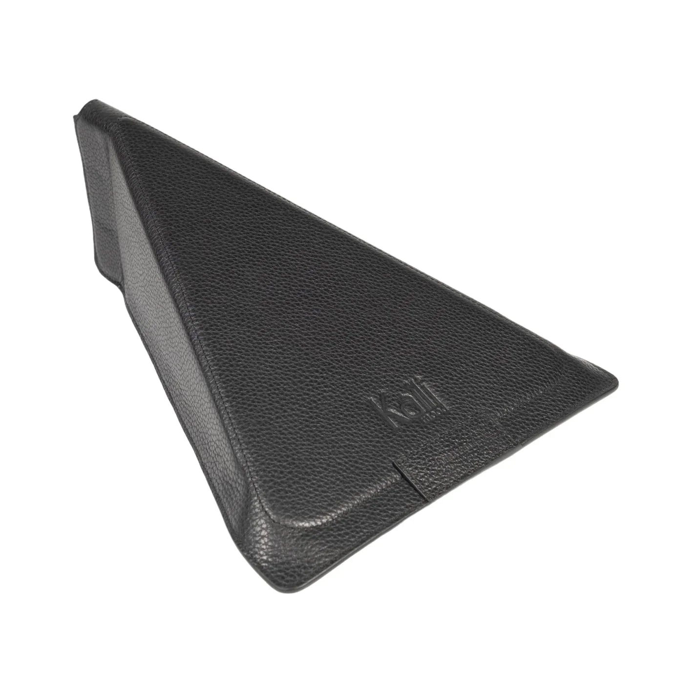 K0031AB | Custodia/Supporto per Tablet Modulare in Vera Pelle, pieno fiore, grana dollaro. Colore Nero. Chiusura con magneti. Dimensioni: cm 22 x 31. Confezione: Sacchetto Tnt - STREET STYLE