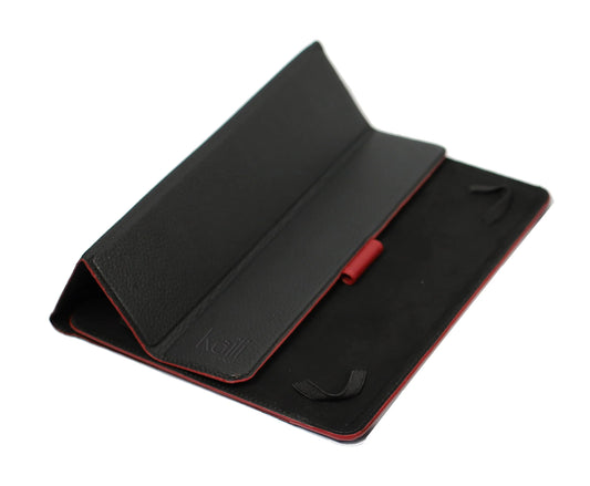 K0033AB | Genuine Leather Tablet Case, full grain, dollar grain. Col.Black with red edges. Contrasting tab closure. Dimensions: 19.5 x 25.2 x 1 cm. Packaging: TNT bag - STREET STYLE