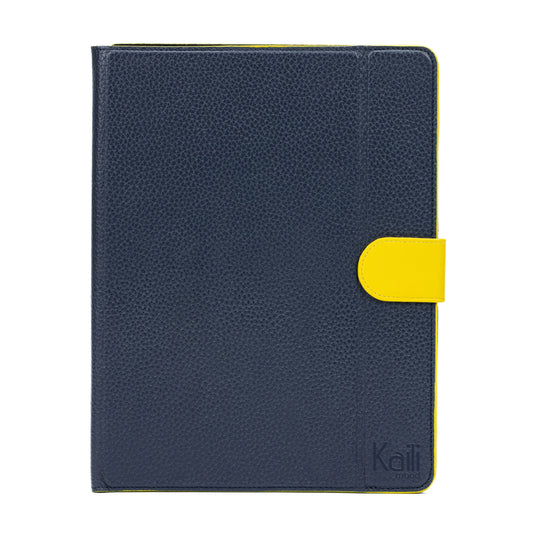 K0033DB | Genuine Leather Tablet Case, full grain, dollar grain. Col.Blue with Yellow edges. Contrasting tab closure. Dimensions: 19.5 x 25.2 x 1 cm. Packaging: TNT bag - STREET STYLE