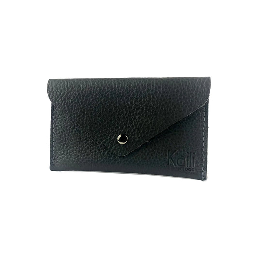 K0040AB | Sachet with flap Made in Italy in genuine full grain leather, dollar grain - Black color - Dimensions: 13 x 8 x 0.5 cm - Packaging: Rigid bottom/lid gift box - STREET STYLE