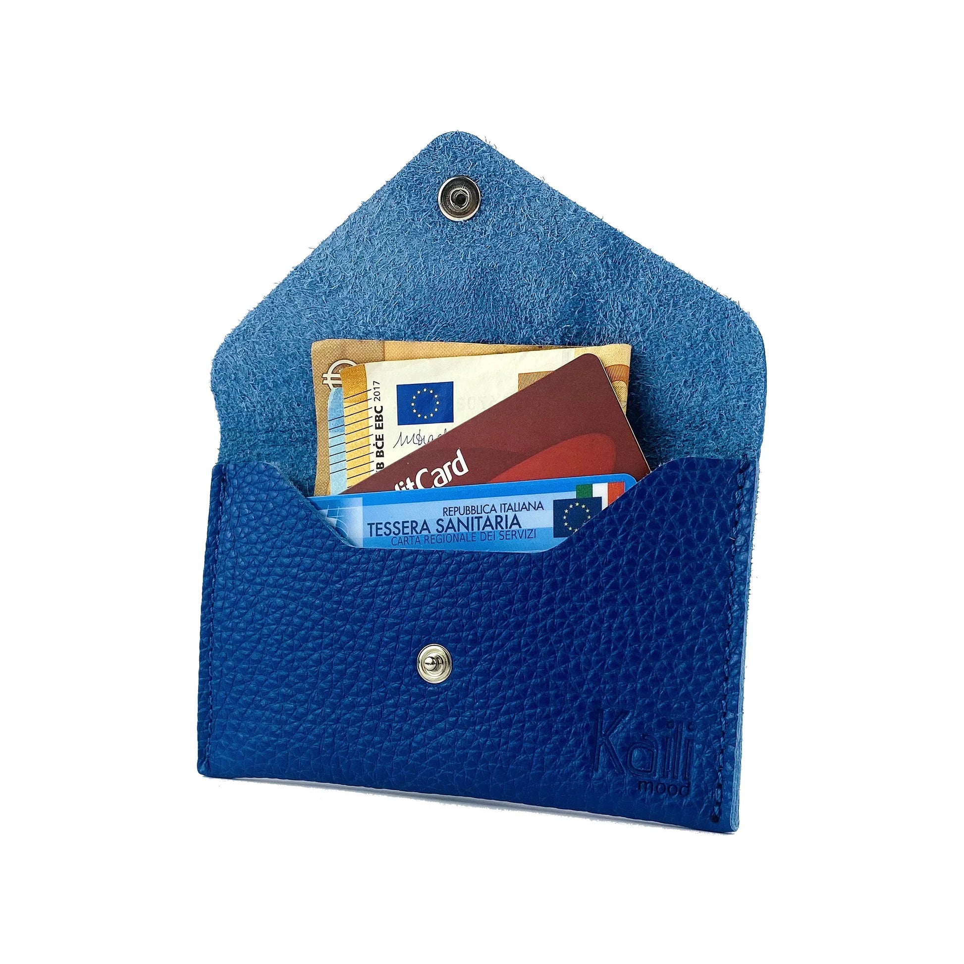K0040DB | Sachet with flap Made in Italy in genuine full grain leather, dollar grain - Blue color - Dimensions: 13 x 8 x 0.5 cm - Packaging: Rigid bottom/lid gift box - STREET STYLE