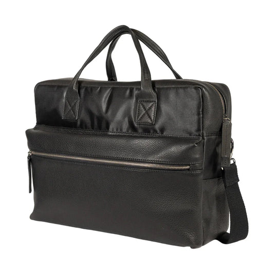 K0043AB | Briefcase in Nylon Waterproof/Vera Pelle pieno fiore con leggera grana - Colore Nero - Pochette interna - Accessori Silver lucido - Dimensioni cm 39 x 30 x 12 - Confezione: Sacchetto Tnt - STREET STYLE