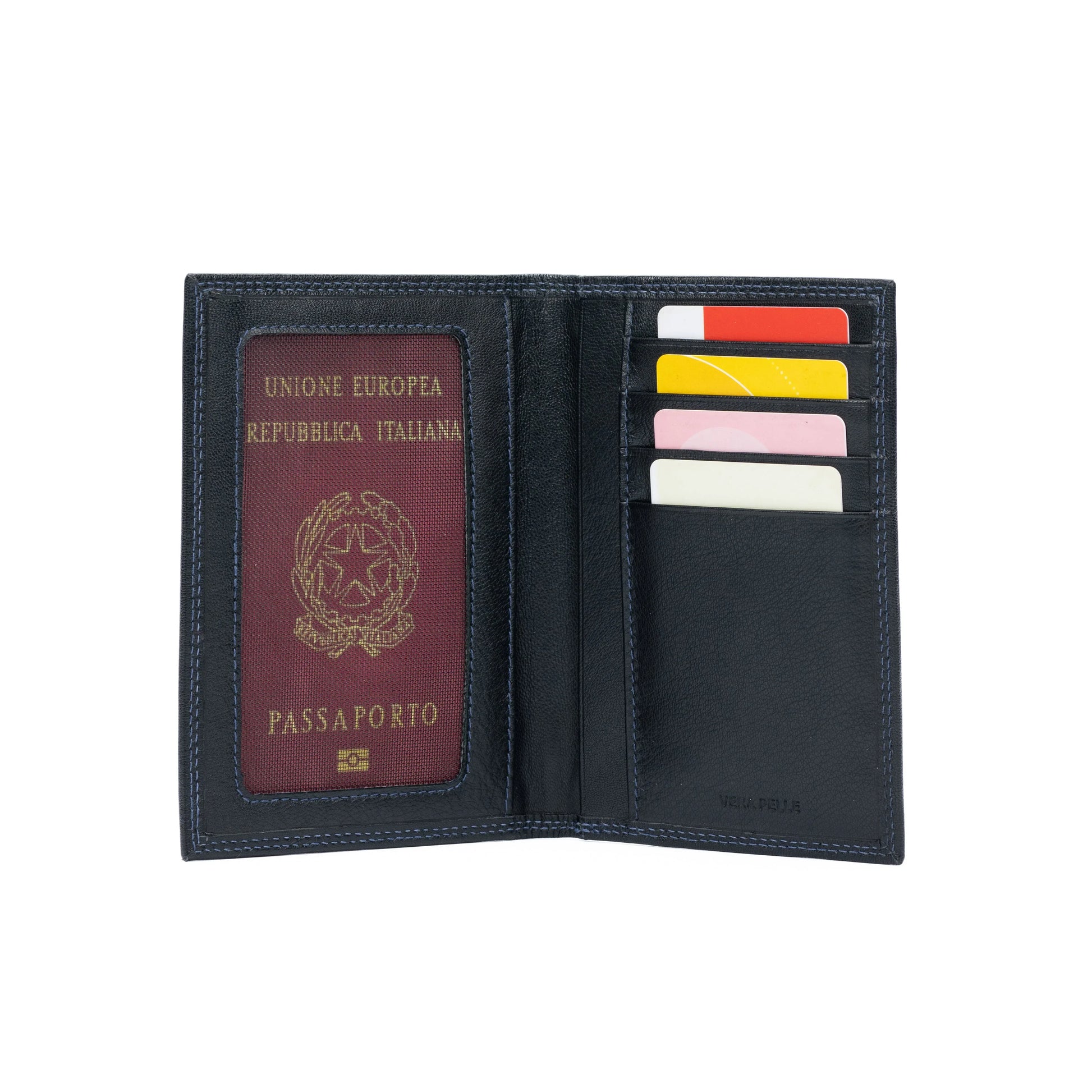 K10222AB | Porta Documenti + Passaporto in Vera Pelle pieno fiore, con leggera grana. Colore Nero. Dimensioni da chiuso: cm 10 x 14 x 1 - Confezione: Gift Box rigido fondo/coperchio - STREET STYLE