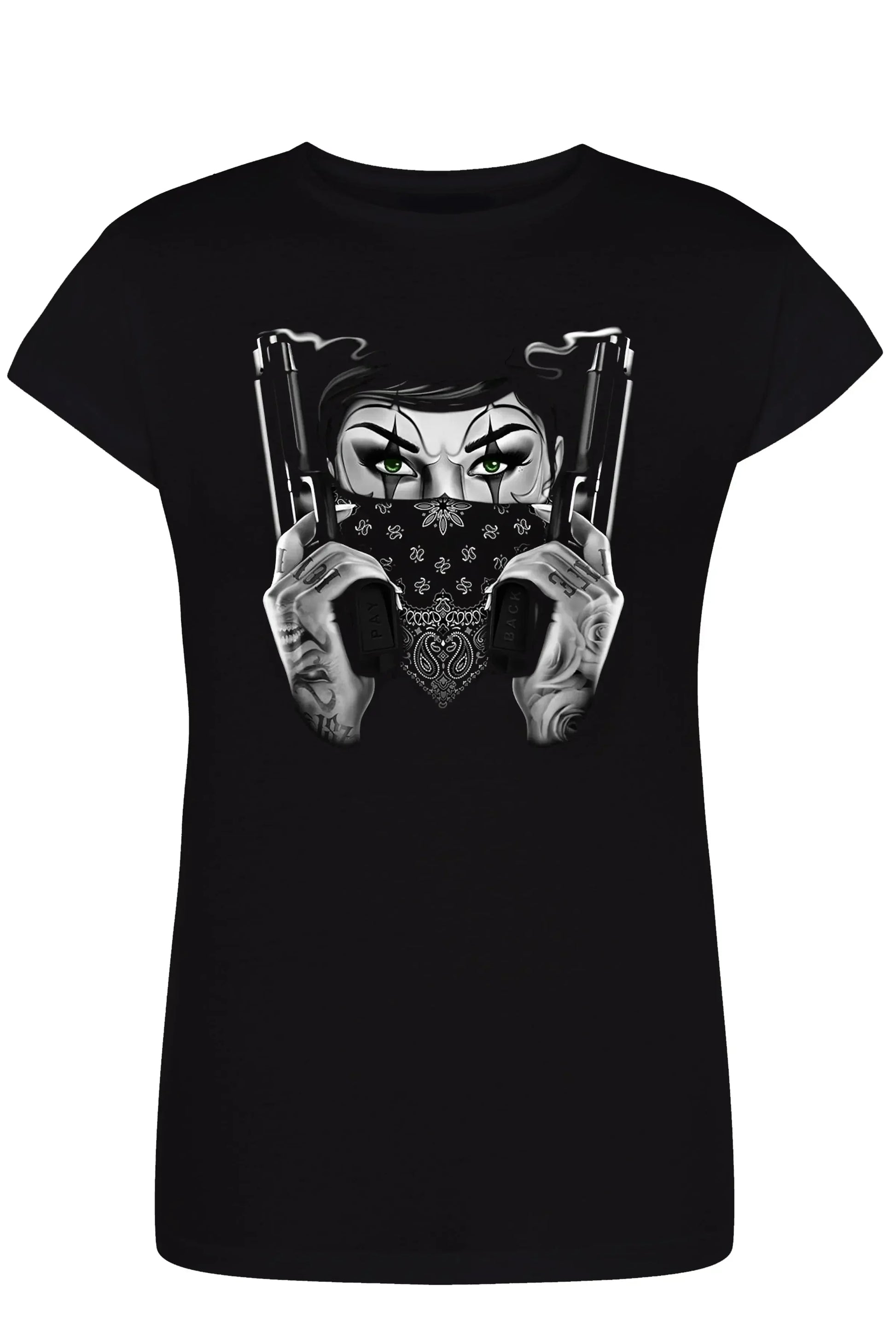 T-shirt nera streetwear in cotone con stampa urban di donna tatuata, bandana e occhi verdi.