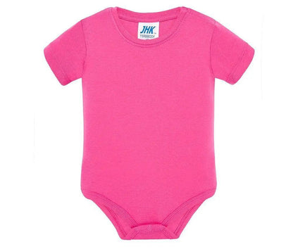 Body neonato rosa a maniche corte in cotone, stile streetwear urban, dettaglio minimal.