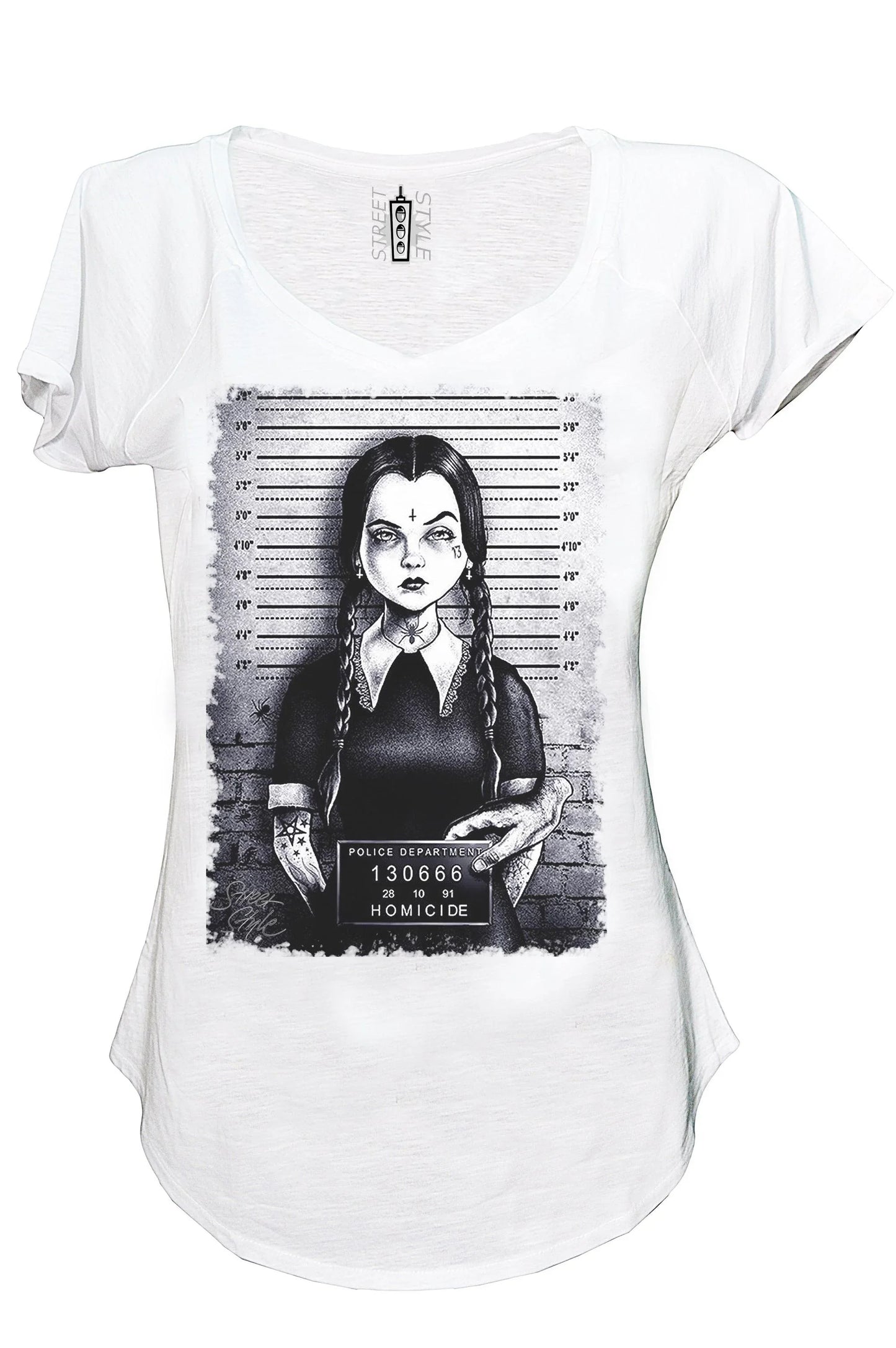 T-shirt donna bianca in cotone fiammato, stampa urban streetwear mugshot ragazza stilizzata in bianco e nero.