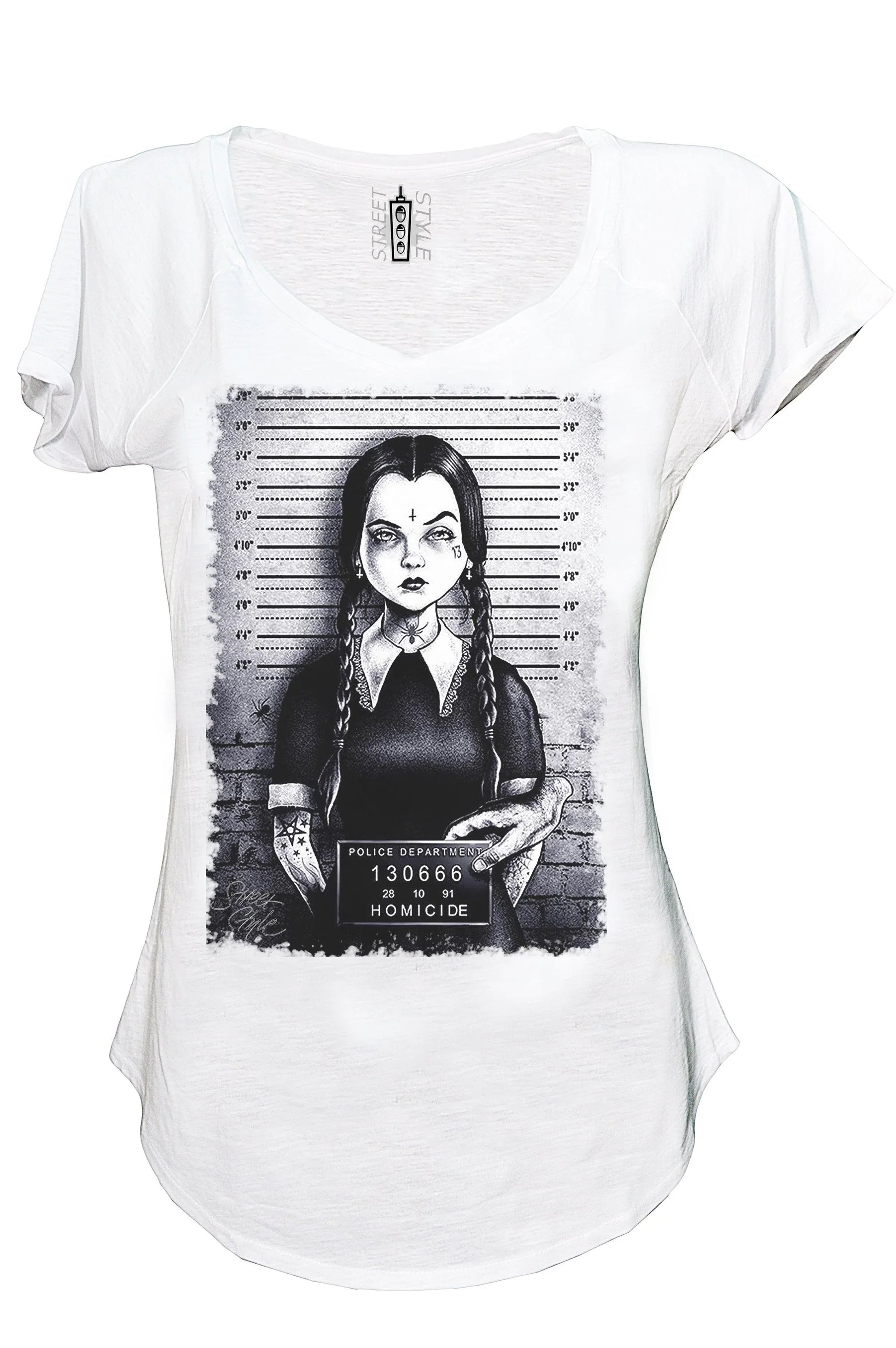 T-shirt donna bianca in cotone fiammato, stampa urban streetwear mugshot ragazza stilizzata in bianco e nero.