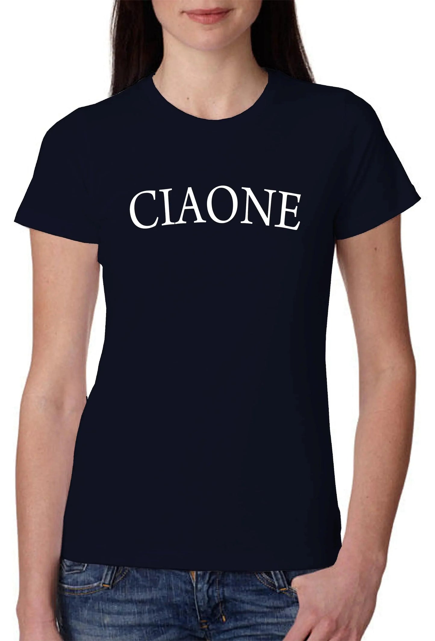T-shirt donna streetwear nera in cotone pettinato con scritta bianca CIAONE, stile urban.