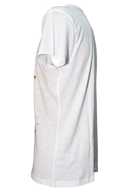 T-shirt uomo bianca in cotone fiammato, stile streetwear urban, vista laterale.