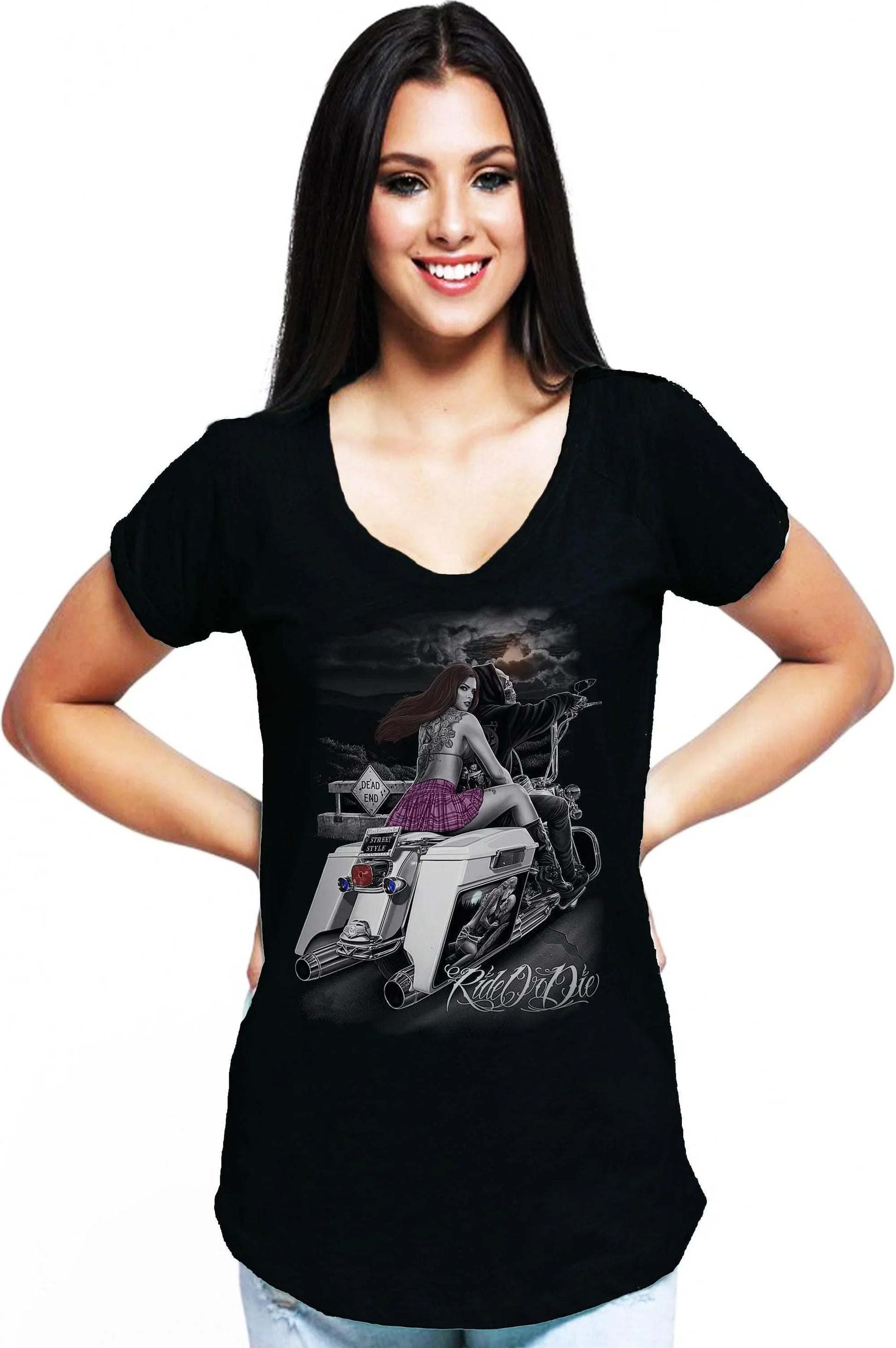 T-shirt nera donna streetwear in cotone con stampa moto, donna tatuata, stile urban