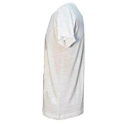 Maglietta uomo bianca, cotone fiammato, stile streetwear urban, vista laterale.