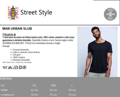 Uomo indossa t-shirt basic nera in cotone fiammato, stile streetwear urban, maniche corte.