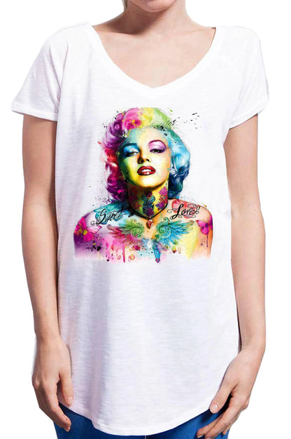 T-shirt donna bianca in cotone fiammato con stampa stilizzata colorata, stile streetwear urban