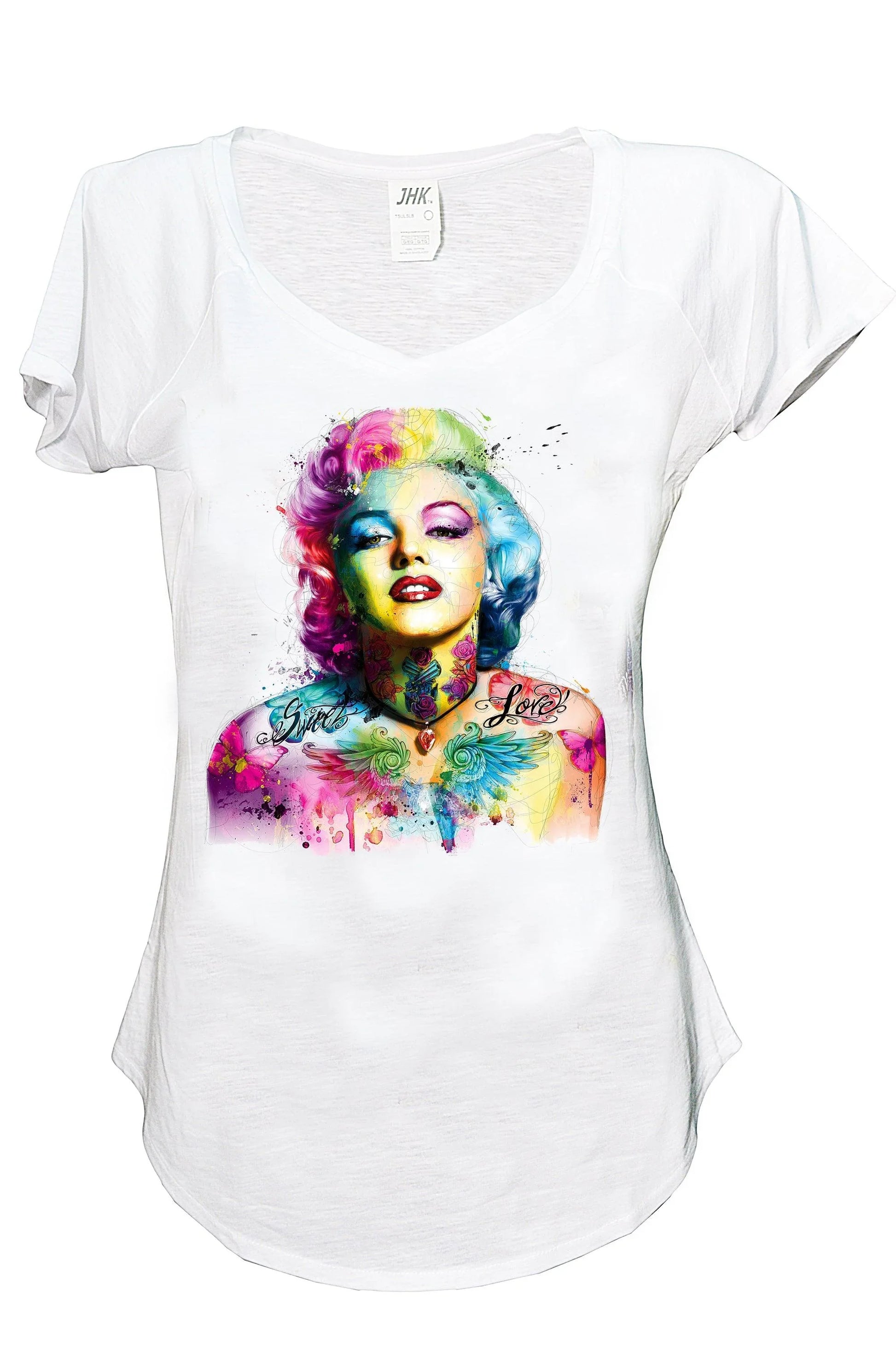 T-shirt donna bianca in cotone fiammato con stampa stilizzata e colorata streetwear, soggetto femminile pop art, dettagli urban e tatuaggi.