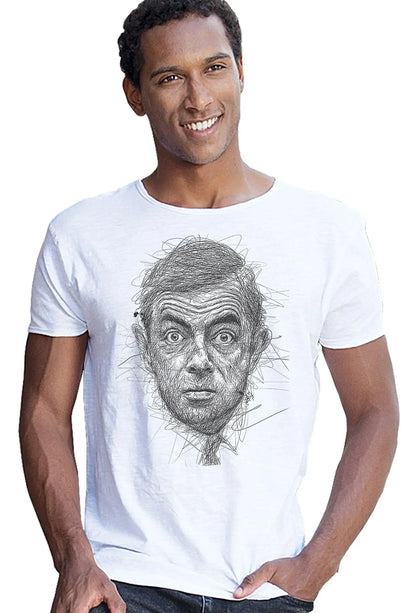 Uomo indossa t-shirt bianca in cotone con stampa artistica streetwear, stile urban e grafica a schizzi.