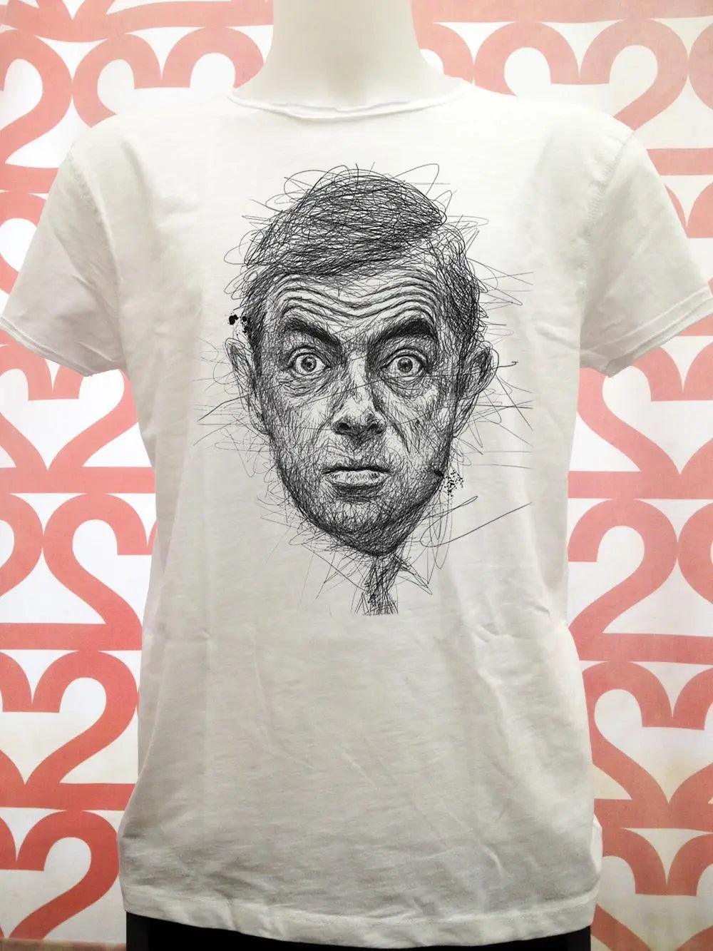 T-shirt uomo bianca in cotone fiammato con ritratto illustrato, stile streetwear urban.