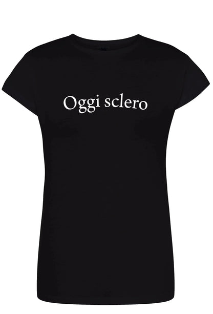 T-shirt donna nera in cotone pettinato, scritta Oggi sclero, stile streetwear urban