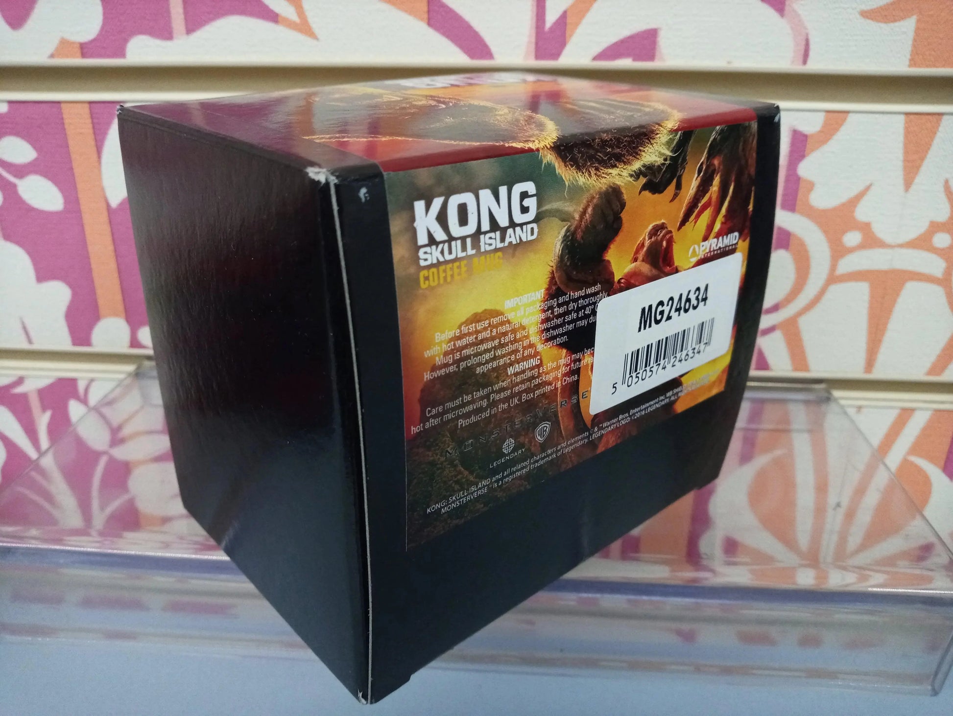 Scatola tazza mug Kong Skull Island stile streetwear, colori nero e arancione, design urban