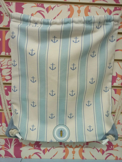 Zaino a sacca stile streetwear, tessuto beige e azzurro con ancore blu, chiusura corda, design urban