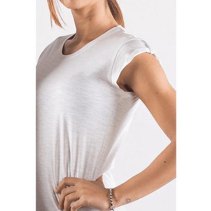 T-shirt donna bianca in cotone fiammato, stile urban streetwear, maniche corte.