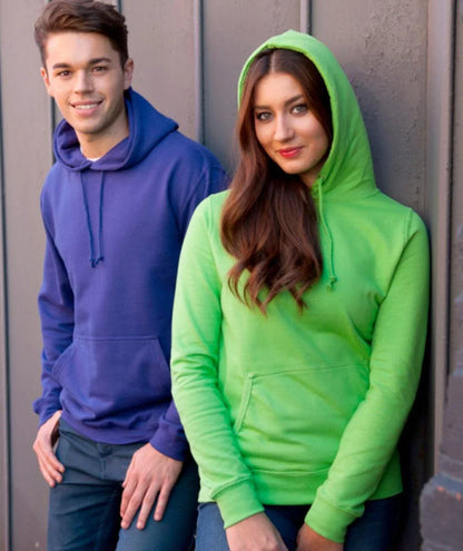 Felpe unisex streetwear in cotone, una verde con cappuccio e una blu, stile urban casual.