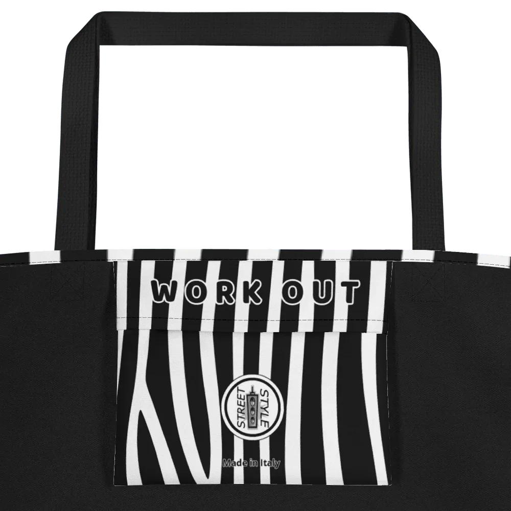 Borsa mare streetwear nera con manici, tasca zebrata bianca e nera e scritta WORK OUT.