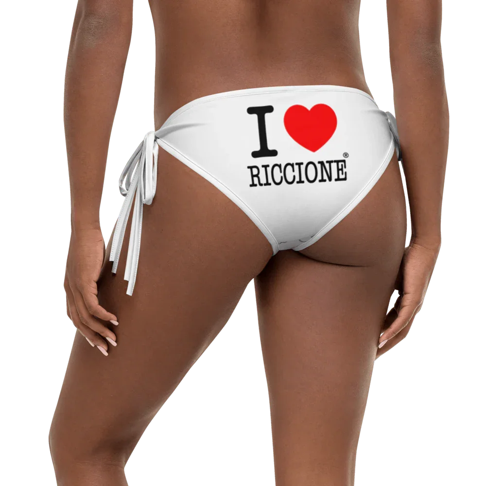 Slip bikini bianco streetwear con scritta I love Riccione, design urban e lacci laterali.