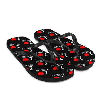 Infradito streetwear nere con stampa 'I love Riccione', dettagli rossi e bianchi, stile urban casual.