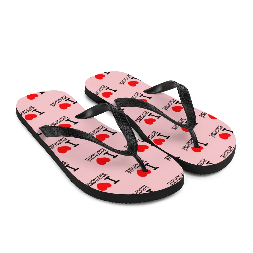 Infradito streetwear rosa con scritta I love Riccione, gomma, stile urban moderno.