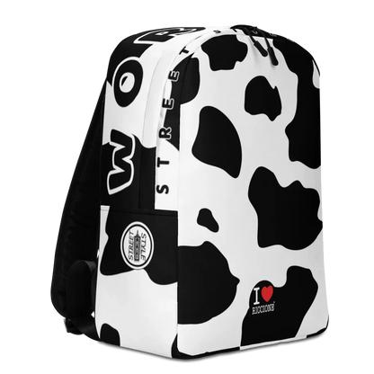 Zaino streetwear nero e bianco effetto maculato, tessuto sintetico, dettaglio I love Riccione, stile urban.