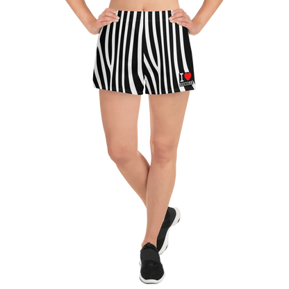 Shorts donna streetwear a righe verticali bianche e nere, scritta I Love Riccione sul lato.