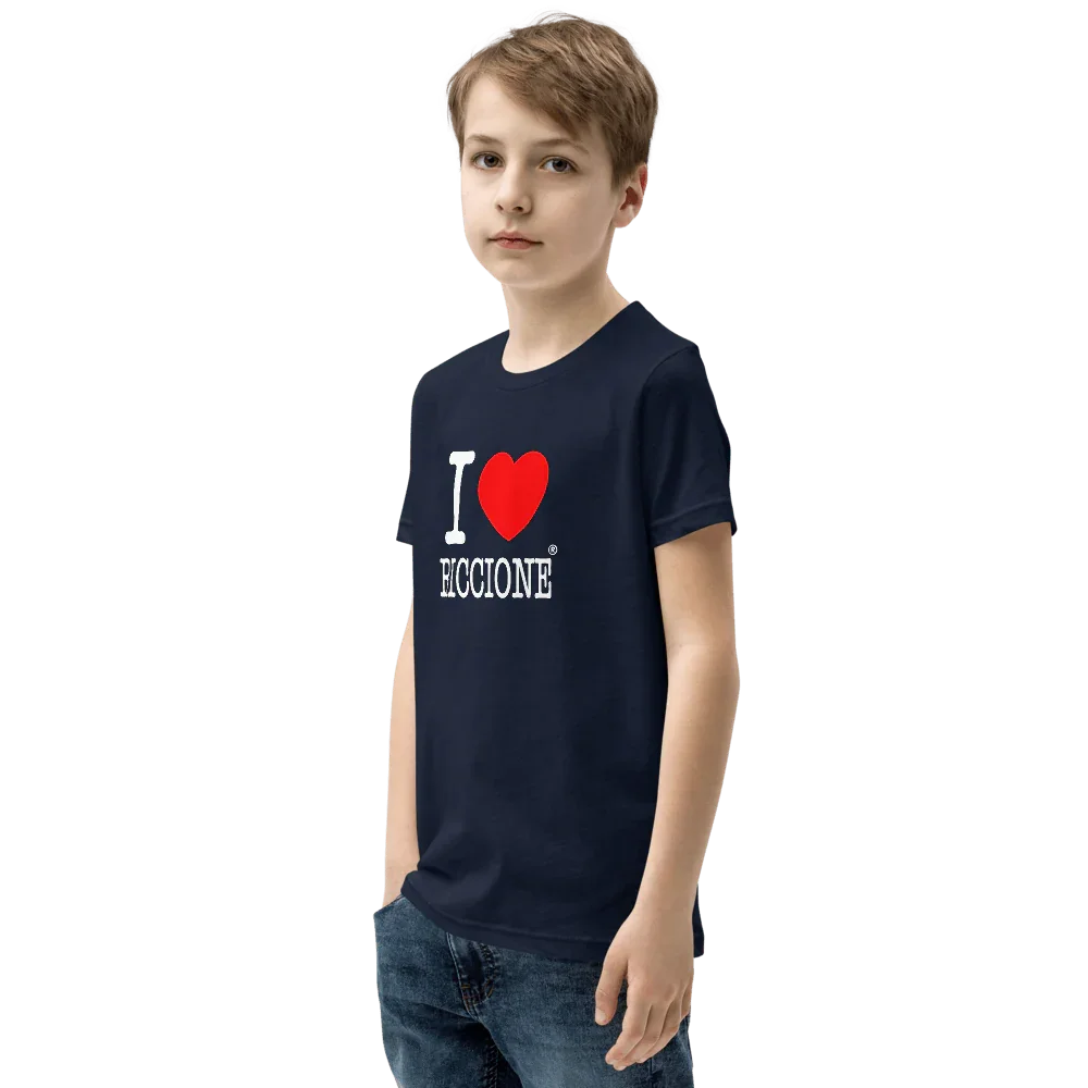 Ragazzo indossa t-shirt streetwear nera in cotone con scritta 'I love Riccione' e cuore rosso