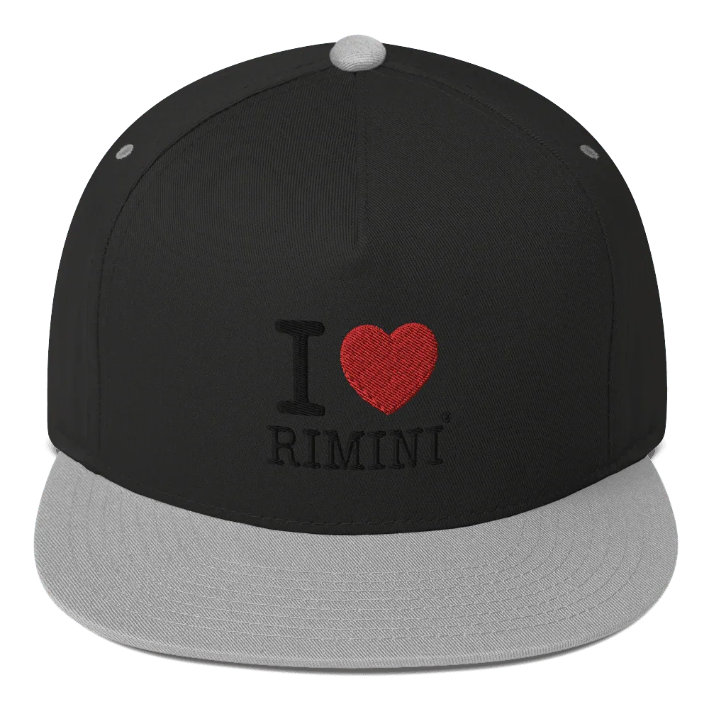 Cappellino streetwear nero con visiera piatta grigia, ricamo I love Rimini, stile urban
