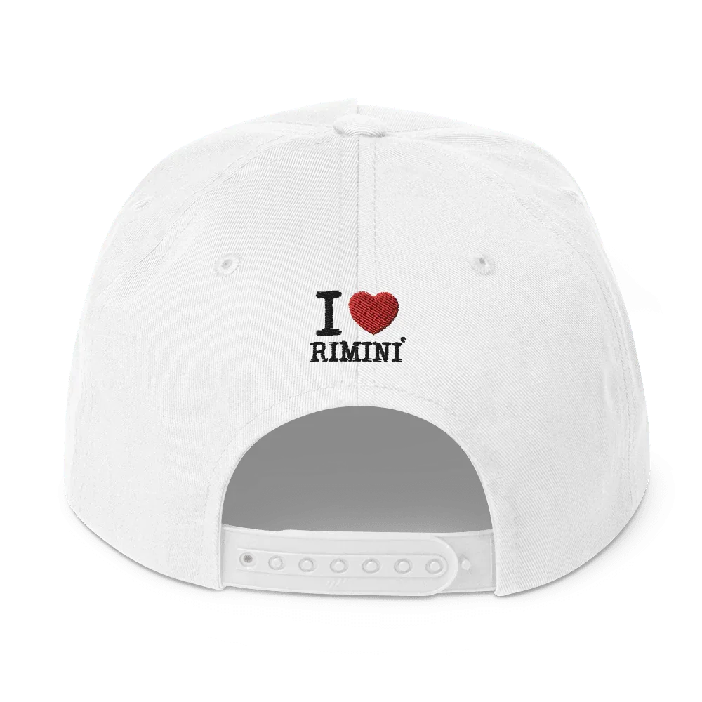 Cappellino streetwear bianco con scritta ricamata 'I love Rimini' e chiusura regolabile snapback.