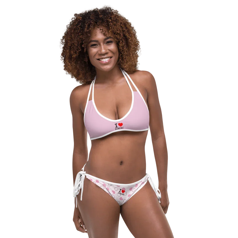 Bikini donna due pezzi rosa e bianco con scritta I love Rimini, stile streetwear urbano