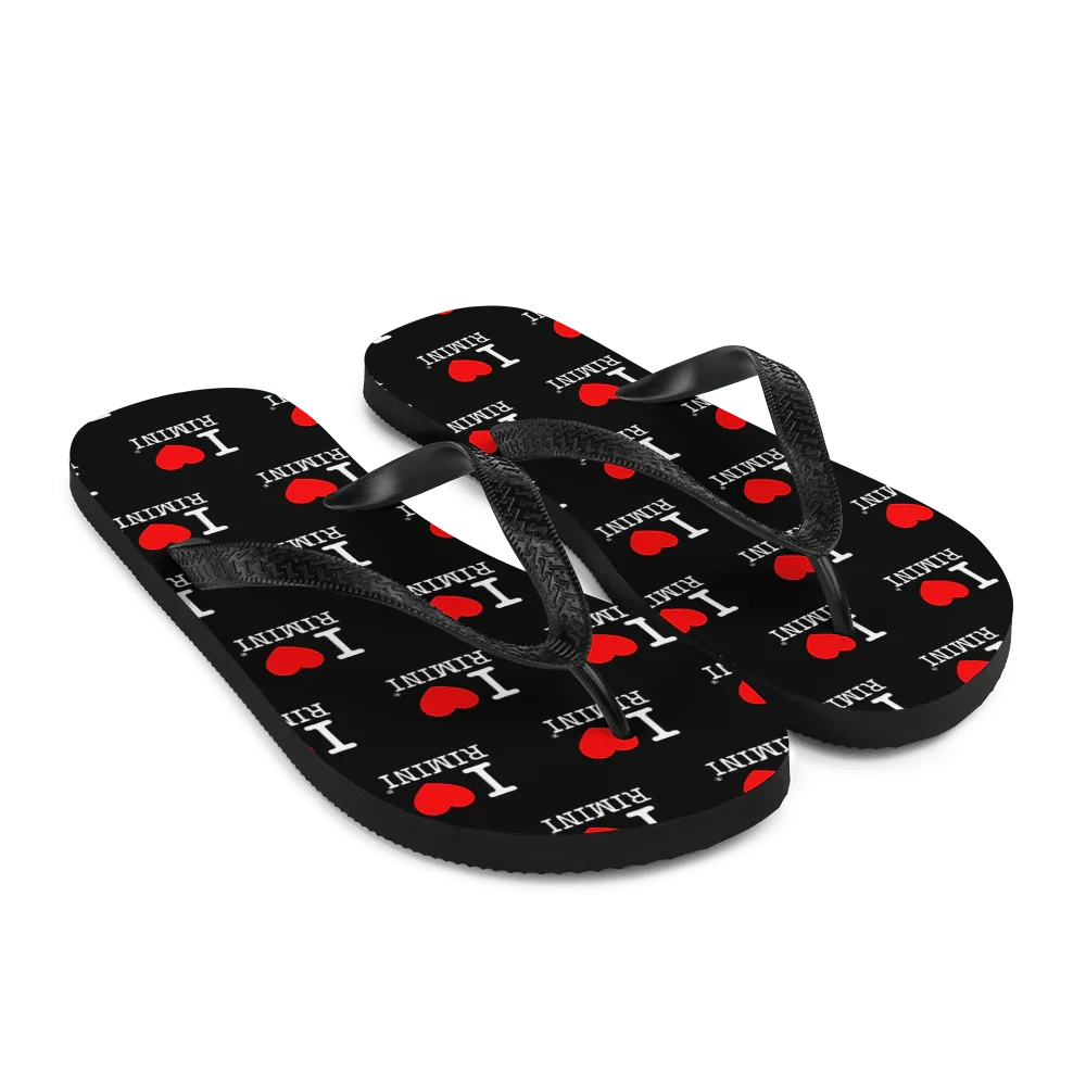 Infradito streetwear nere con scritta 'I love Rimini' e cuori rossi in stile urban.