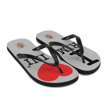 Infradito streetwear bianche con stampa I Love Rimini, dettagli neri e cuore rosso, stile urban.