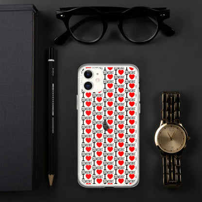 Custodia iPhone trasparente streetwear con scritta ripetuta I love Rimini in bianco, nero e rosso.