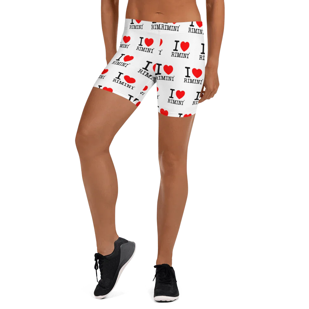 Shorts streetwear donna grigi con scritta I love Rimini e cuori rossi, stile urban, tessuto elasticizzato.