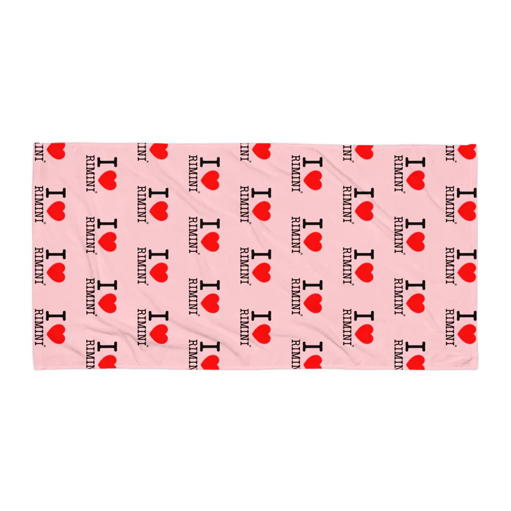 Telo mare streetwear rosa con scritta I love Rimini, dettagli neri e cuori rossi, stile urban.