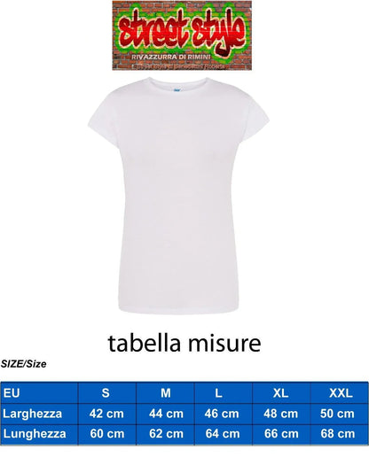 T-shirt donna bianca, cotone pettinato, taglio classico streetwear, tabella taglie EU visibile.