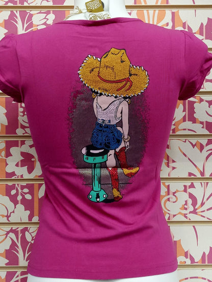 T-shirt donna fucsia streetwear con stampa colorata di bambina in stile urban sul retro.