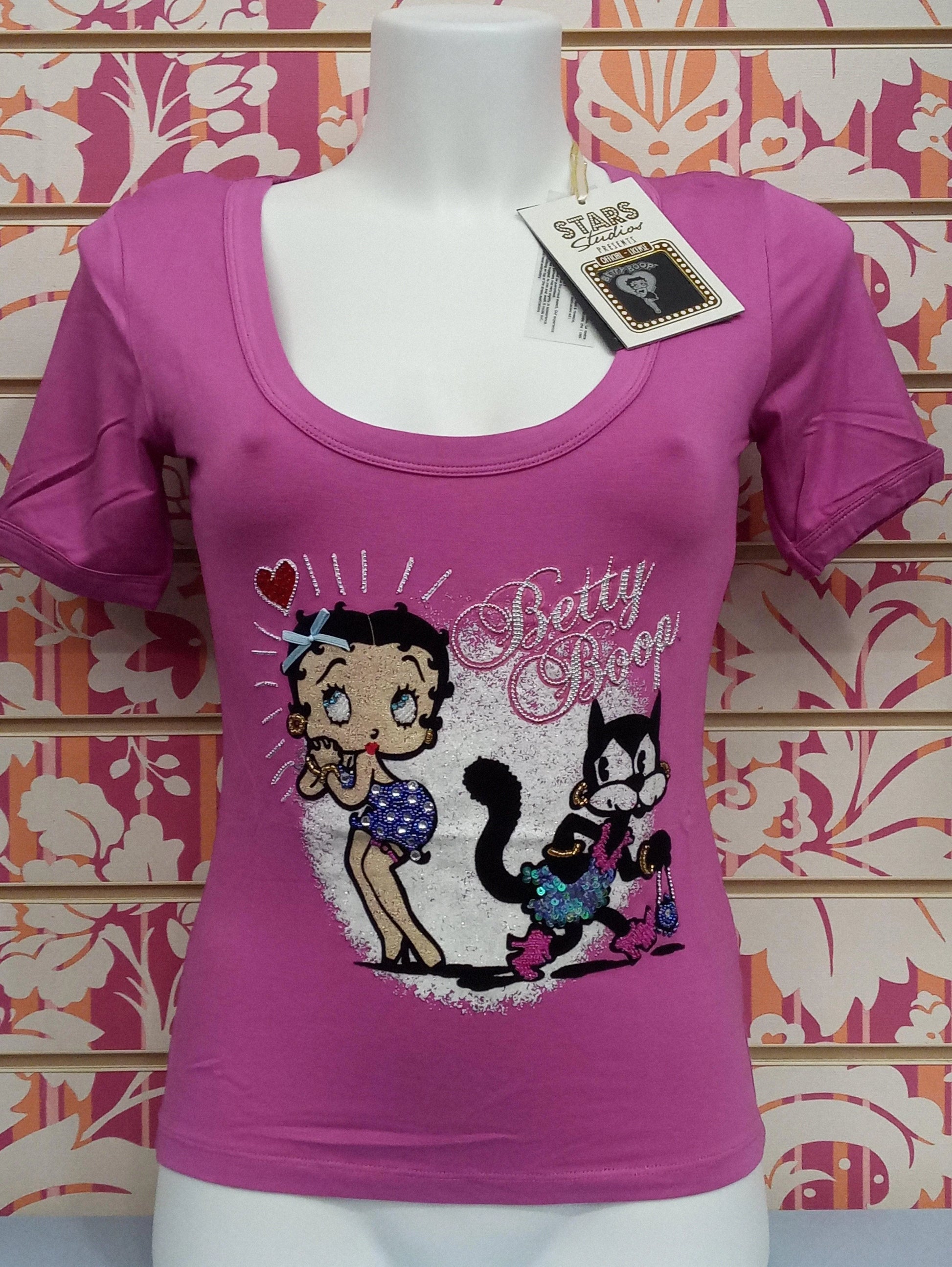 T-shirt donna streetwear fucsia con stampa Betty Boop e dettagli glitter, stile urban.